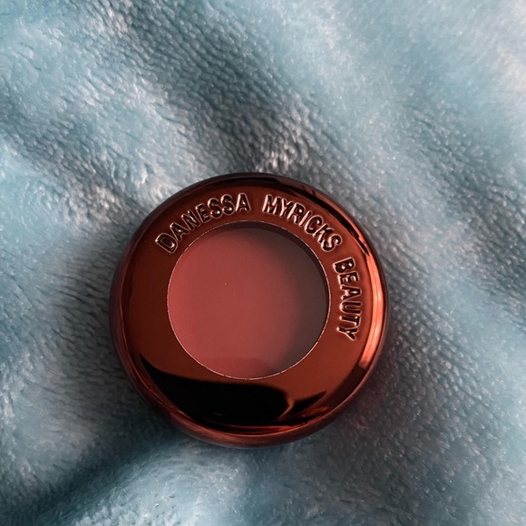 (SOLD) Brand new Danessa Myricks Blurring Balm Powder Flushed - Jubilee - Blush - Picture 3 of 3
